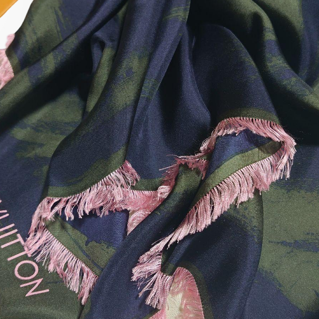 Blue Carre Arty Flower Print