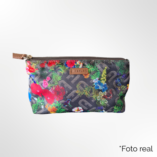 Neceser Flores
