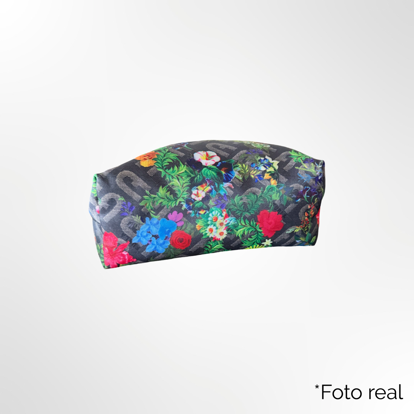Neceser Flores